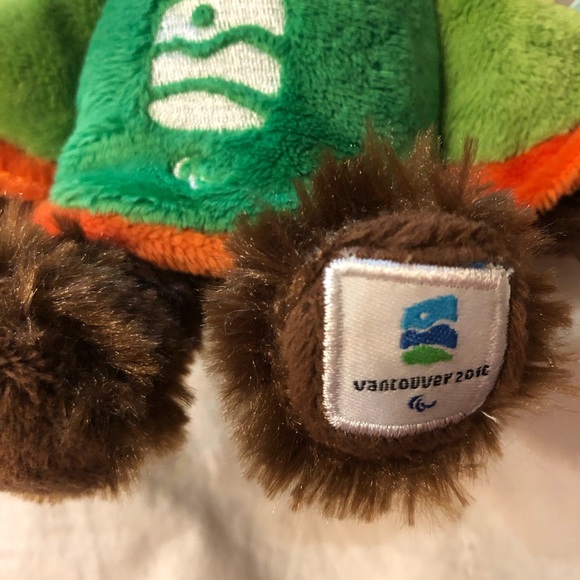 Vancouver 2010 Winter Paralympic Mascot Sumi, Official Mascot. Size 8” - Picture 4 of 4